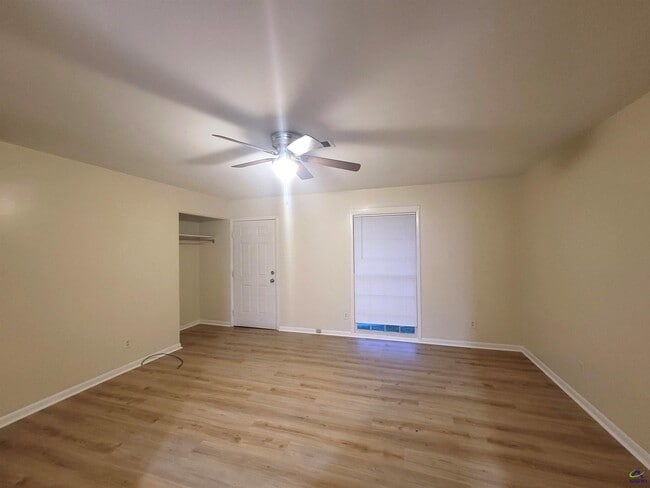 Foto del edificio - 421 Willow Ave