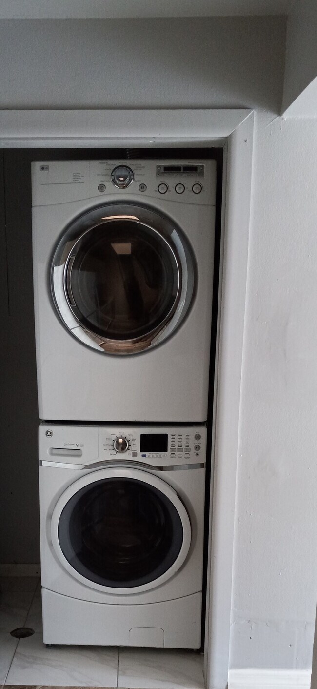 Foto del edificio - 4147 Flying Fortress Ave