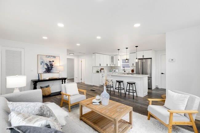 Foto del edificio - 10346 Ashworth Ave N