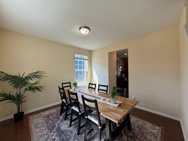 Foto del edificio - Welcome to this stunning 4 bedroom, 2.5 ba...