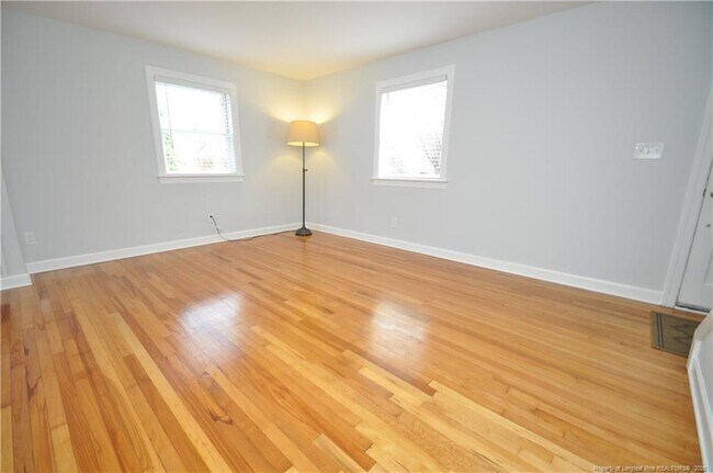 Foto del edificio - 1008 Nichols Dr