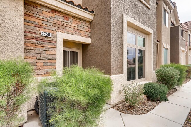 Foto del edificio - 2750 Fountain Ridge Ln