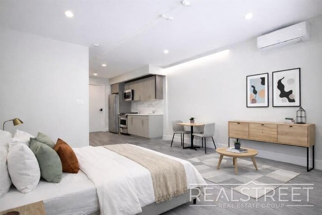 Building Photo - Brand New 1 Bed w Full Kitchen Amenities in Prime Crown Heights