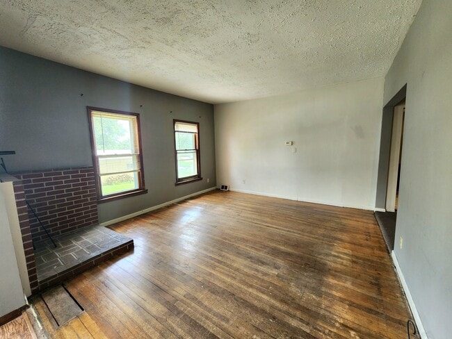 Building Photo - 62 Oak St