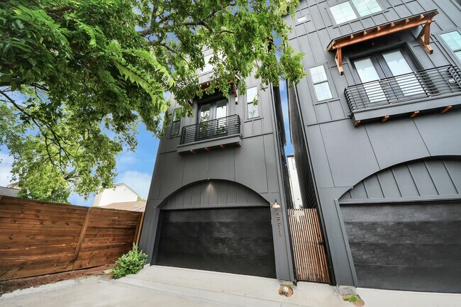 Building Photo - 2211 Bevis St