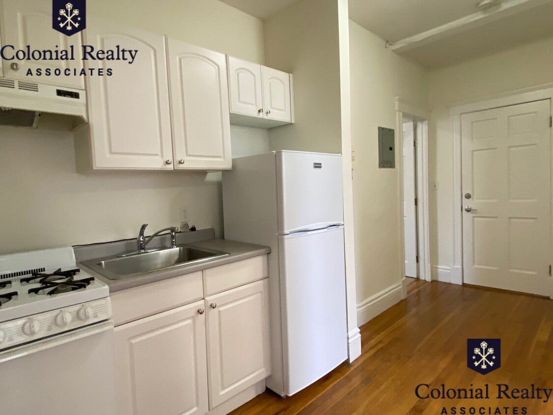 Primary Photo - 6 Camelot Ct