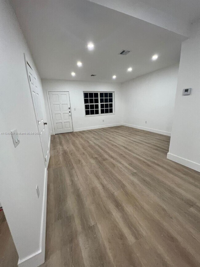 Building Photo - 1368 NW 71st St