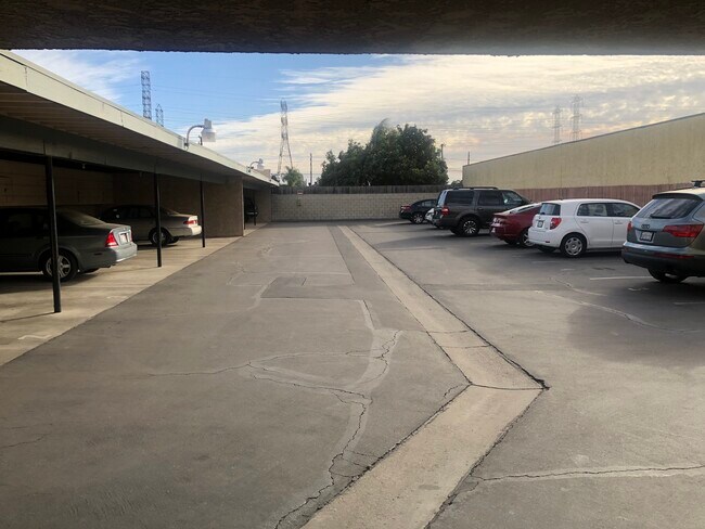 Foto del edificio - 9858 Cedar St
