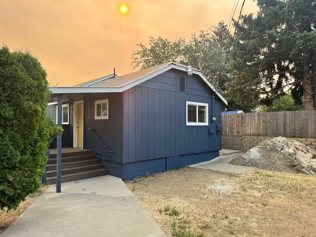 Building Photo - 535 Methow St