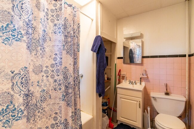 Building Photo - Pennsport 1st fl one bedroom