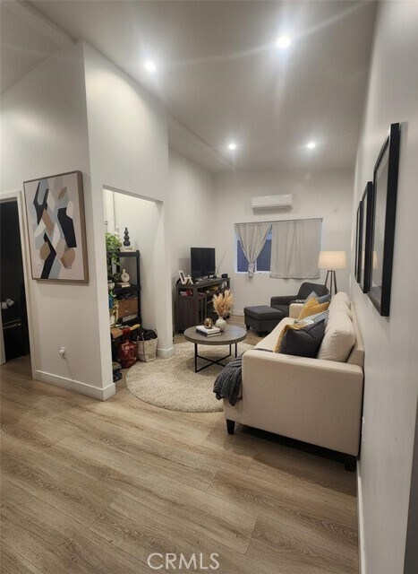 Foto principal - 6836 Colmar Ave