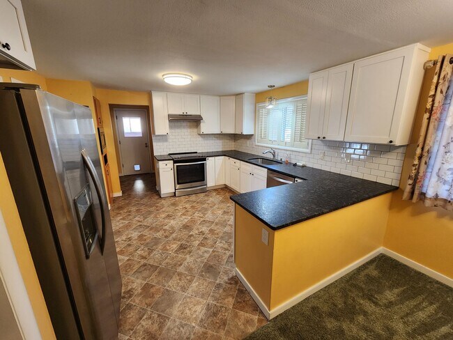 Foto del edificio - Large 3 bedroom home!