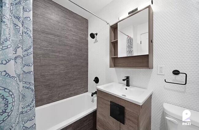Foto del edificio - 369 E 21st St