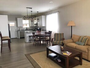 Building Photo - 13 Bigby St