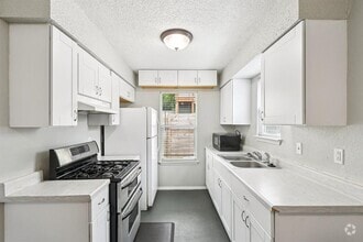 Building Photo - 8400 Sequoia Dr