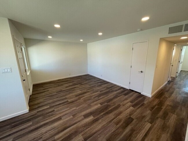 Building Photo - HOME FOR THE HOLIDAYS!!!  READY FOR IMMEDI...