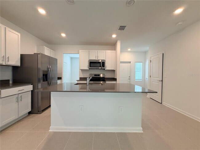 Foto del edificio - 7420 OLIVEWOOD Ave