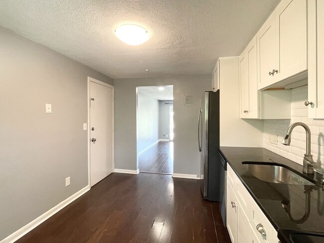 Building Photo - 4 Woodcrest Ct