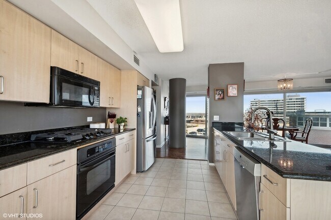 Foto del edificio - 1720 Maple Ave