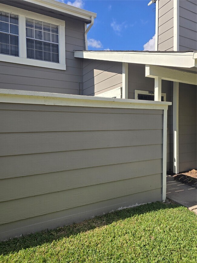 Foto del edificio - 6347 Cattails Ln