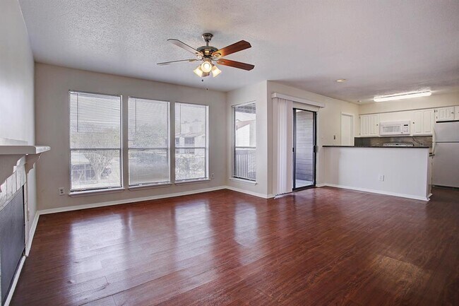 Building Photo - 8020 Braesmain Dr