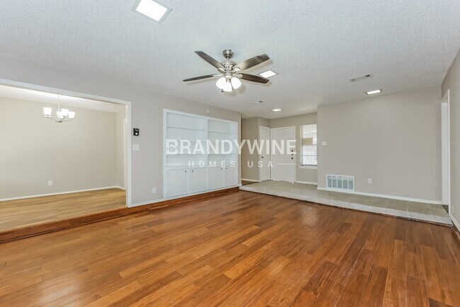 Foto del edificio - 2310 Stockbridge Ct