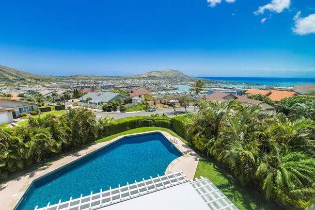 Foto del edificio - Large Tropical Modern Home w/Pool, Ocean / Koko Head Views, & A/C.  Mahina Kai