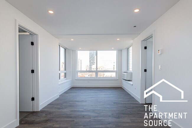 Building Photo - 940 W Carmen Ave