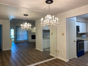 Building Photo - 1100 Augusta Dr