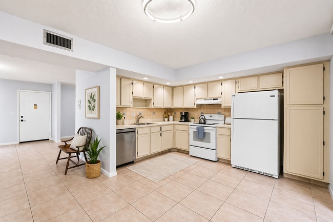 Building Photo - 5310 Las Verdes Cir