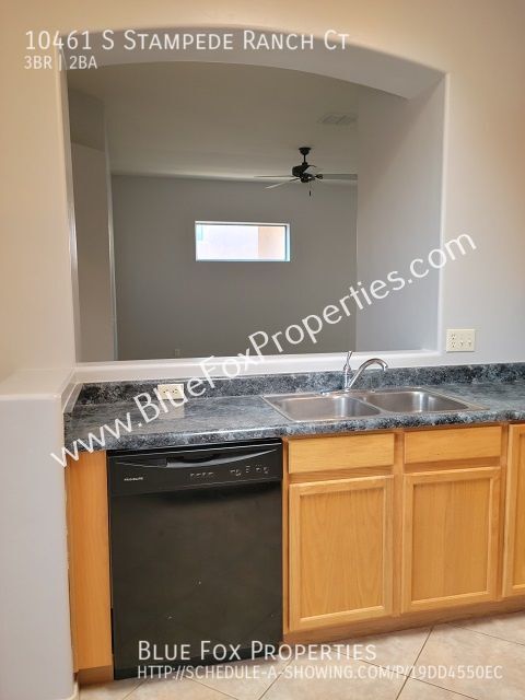 Building Photo - 3 Bedroom, 2 bathroom home In Rancho Del L...
