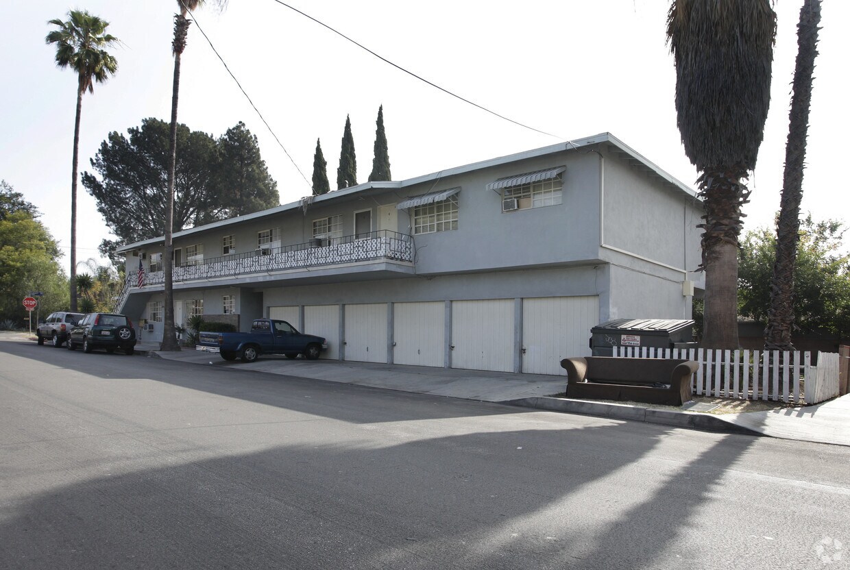 Foto del edificio - 6054 Farmdale Ave