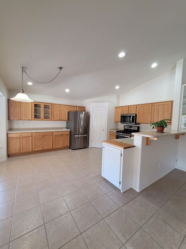 Foto del edificio - 3 Bedroom + 3 CG in Superstition Hills neighborhood