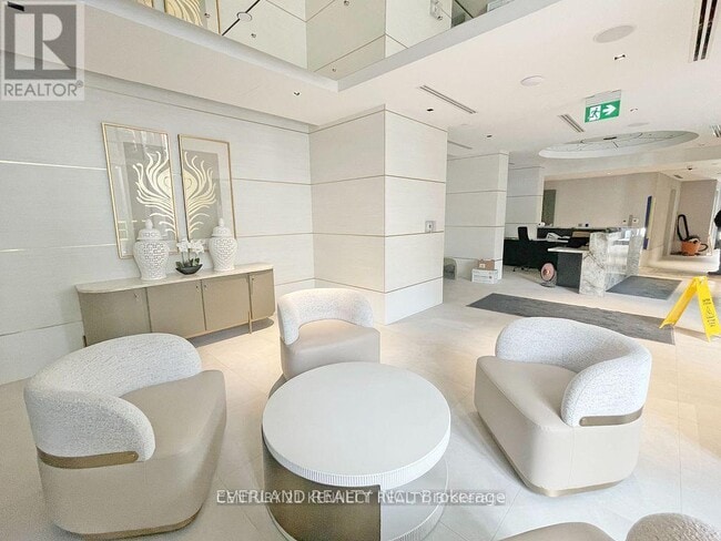 Photo du bâtiment - 5858 Yonge St