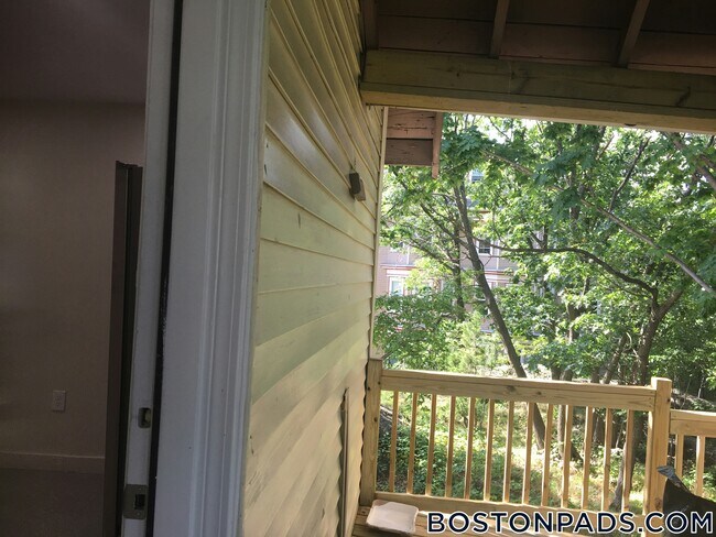 Building Photo - 12 Logan St