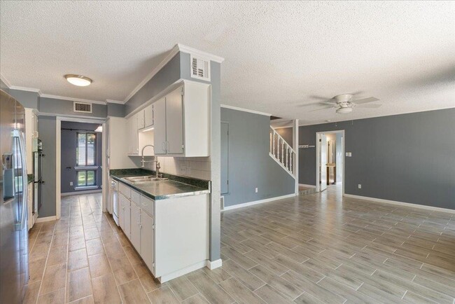 Building Photo - 7221 Scenic Brook Dr