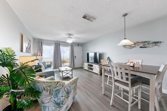 Building Photo - 7600 Seawall Blvd