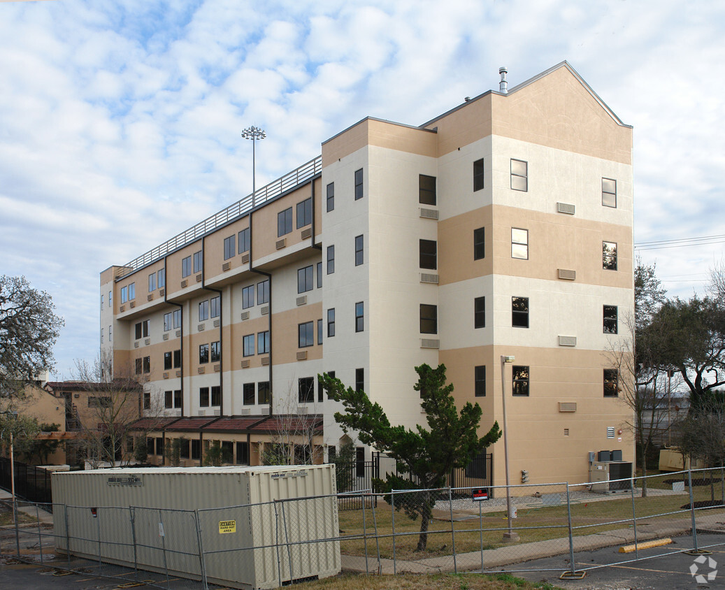 Primary Photo - Skyline Terrace