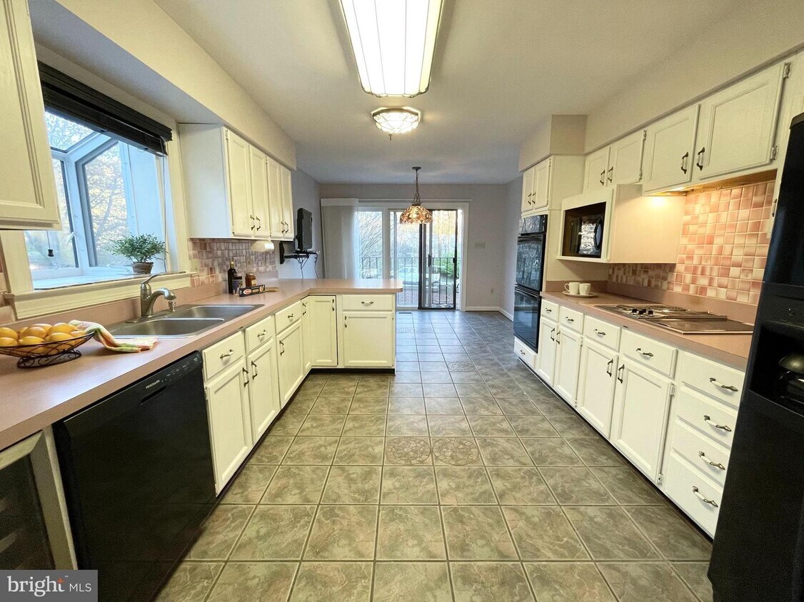 6319 Chaucer View Cir, Alexandria, VA 22304 Townhome Rentals in