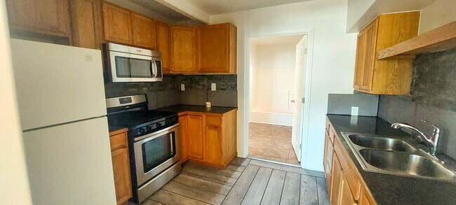 Building Photo - 5778 2nd Avenue