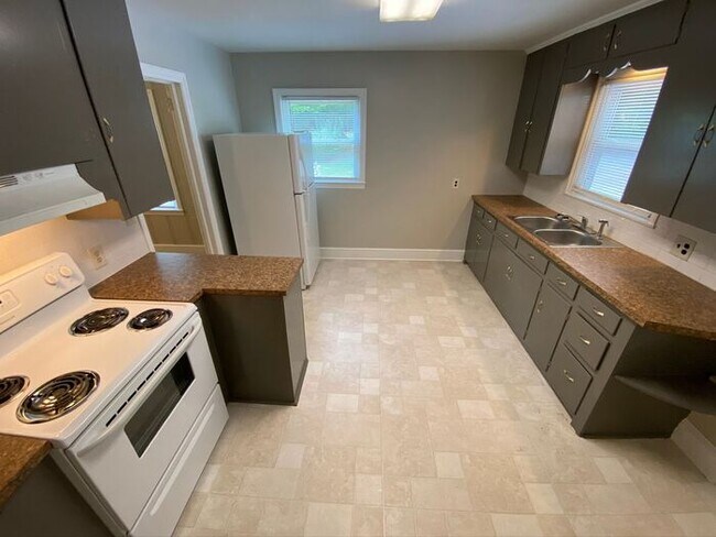 Foto del edificio - 4124 Old Vineyard Rd