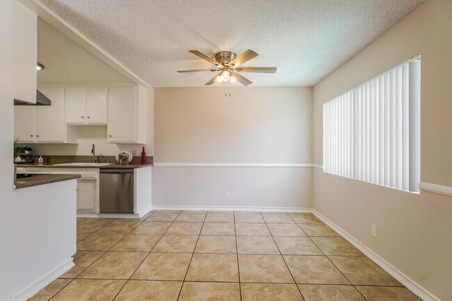 Foto del edificio - 220 E Live Oak St