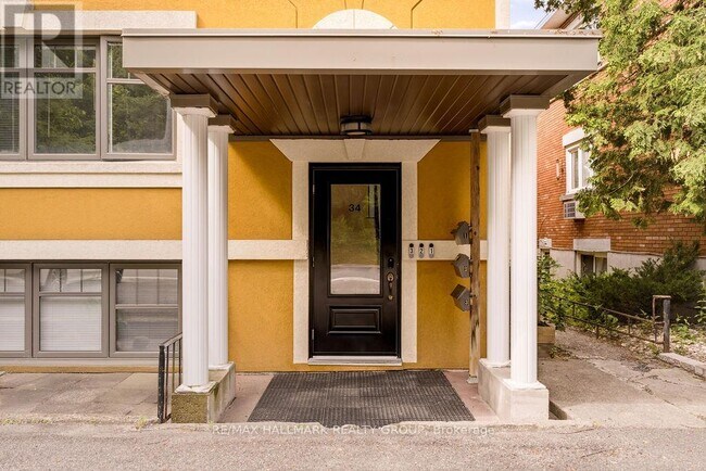 Building Photo - 34 Lavergne St