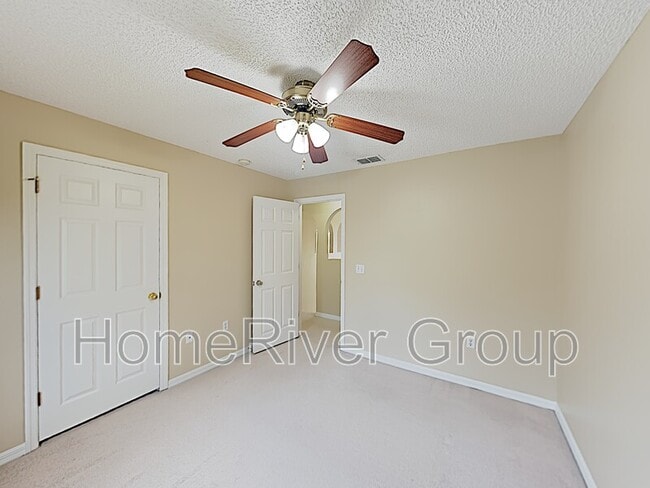 Building Photo - 2215 Canopy Dr