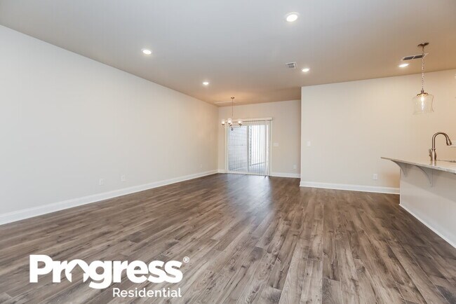 Building Photo - 2516 Elmcroft Ave