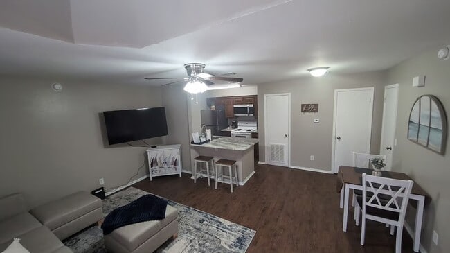 Foto del edificio - 1305 W Villa Maria Rd