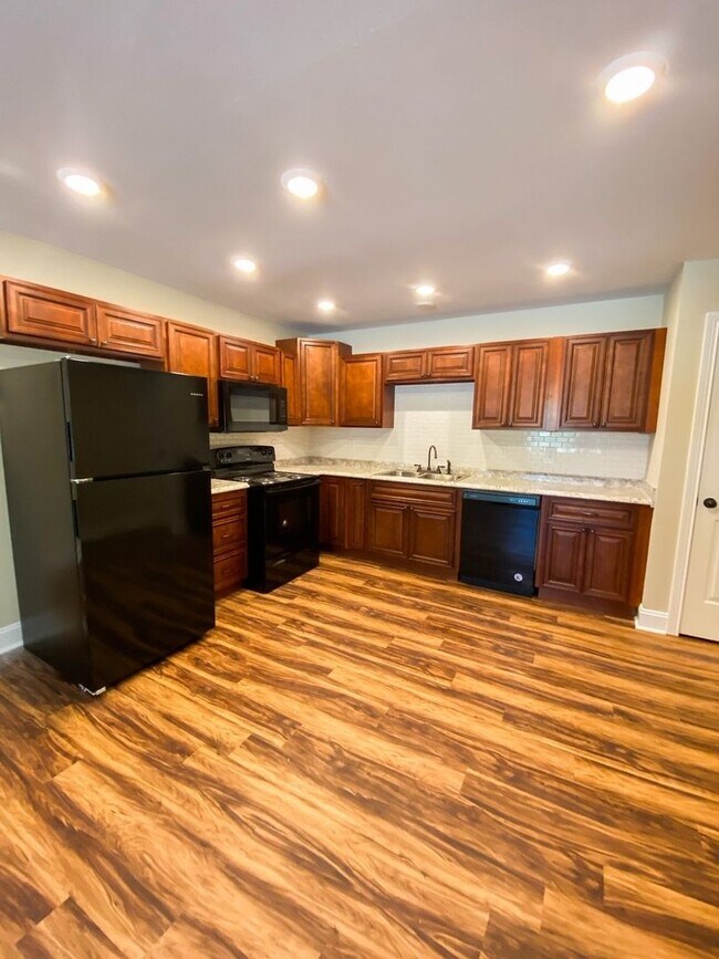 Foto del edificio - 102 Meadow Ln