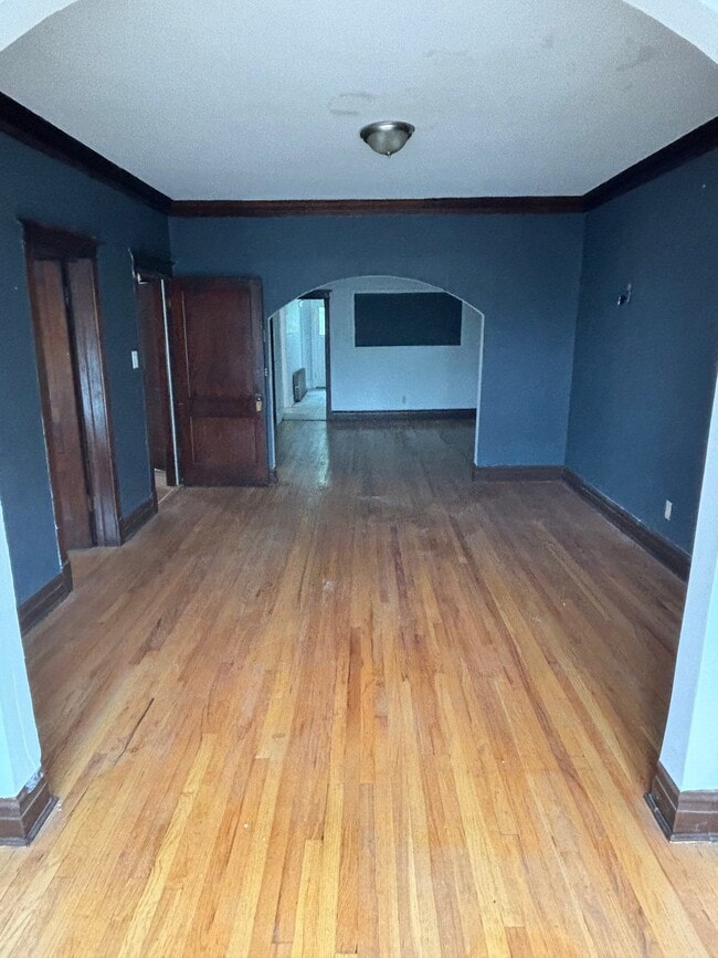 Foto del edificio - 708 W 61st Pl