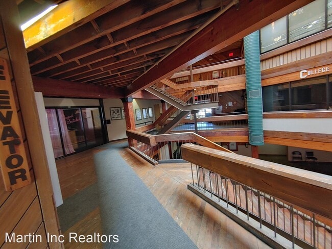 Building Photo - 2 br, 1 bath House - 722 Water St #202