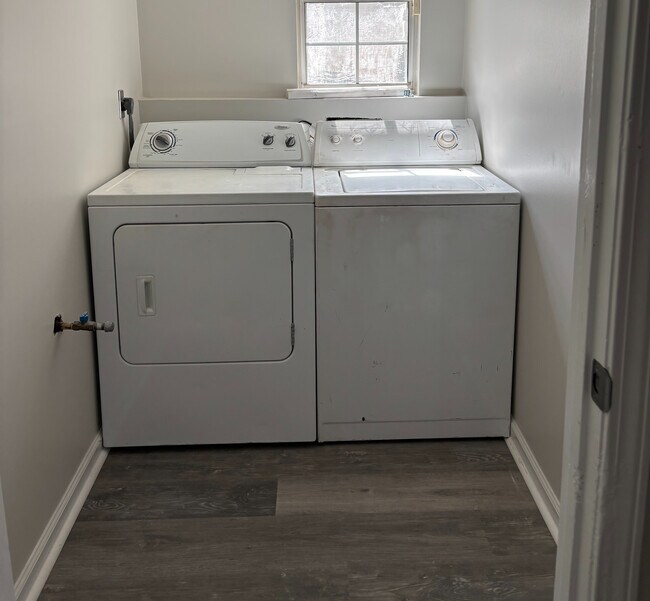 Building Photo - Room in Single Family Home on Brookside Dr SE